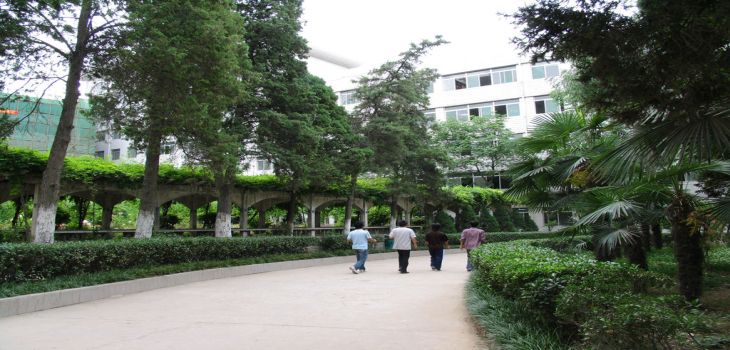 华南师范大学2024年学费标准：每年6060元-6850元（各专业收费标准）