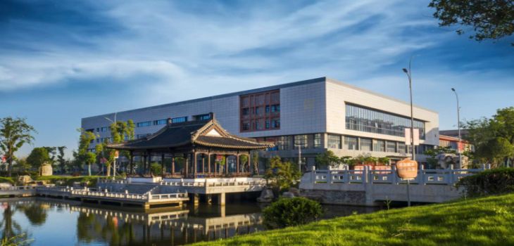 内蒙古医科大学2024年录取最低分数线招生计划和学费:河南考生2025年参考